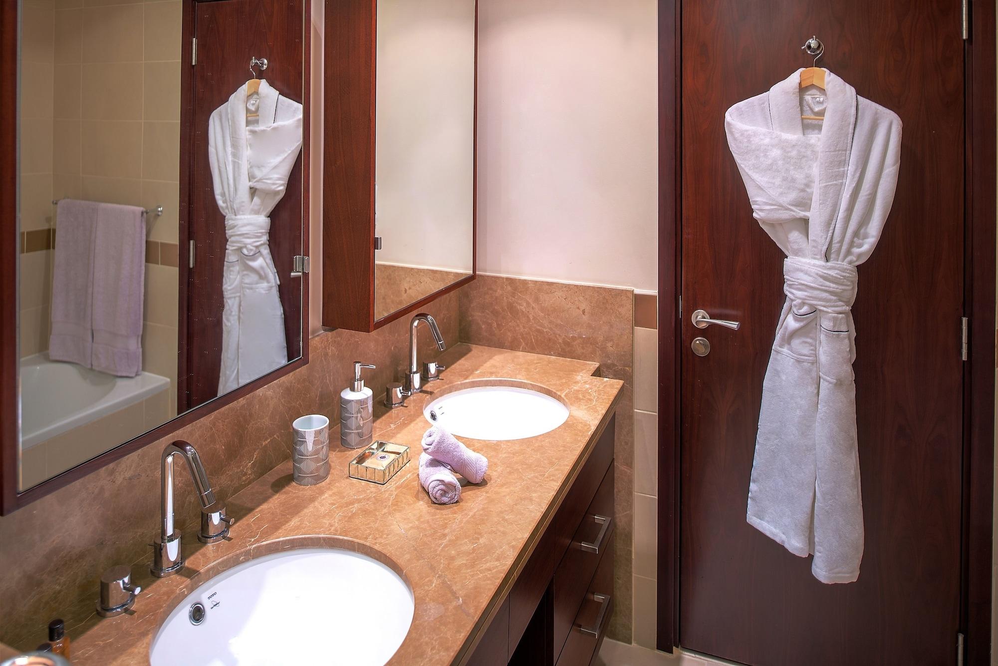 Dream Inn - Apartment With Private Terrace, 29 Boulevard Downtown Дубай Екстериор снимка